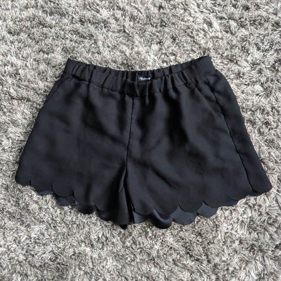 Madewell Pants - Madewell black scalloped shorts